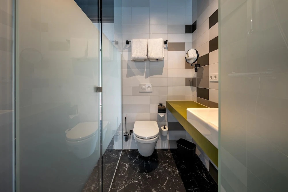 Comfort room