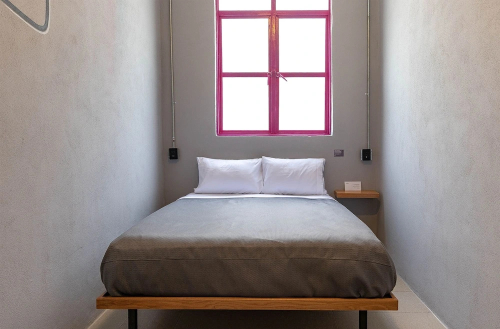 Economy room