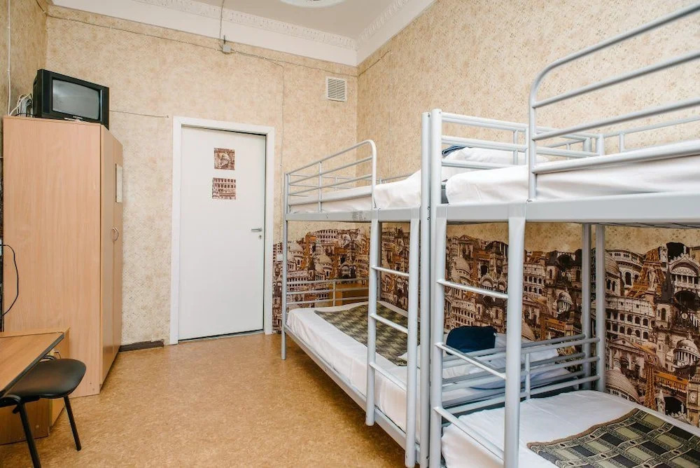 Кровать в общем номере в Звезда