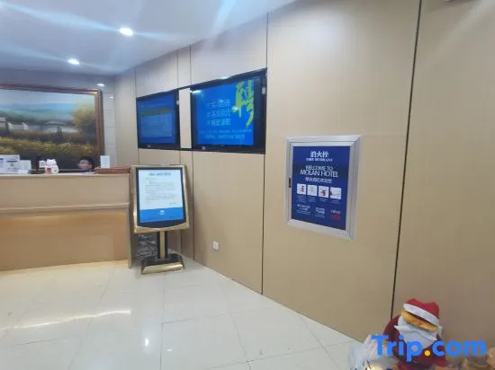 Lobby & Reception