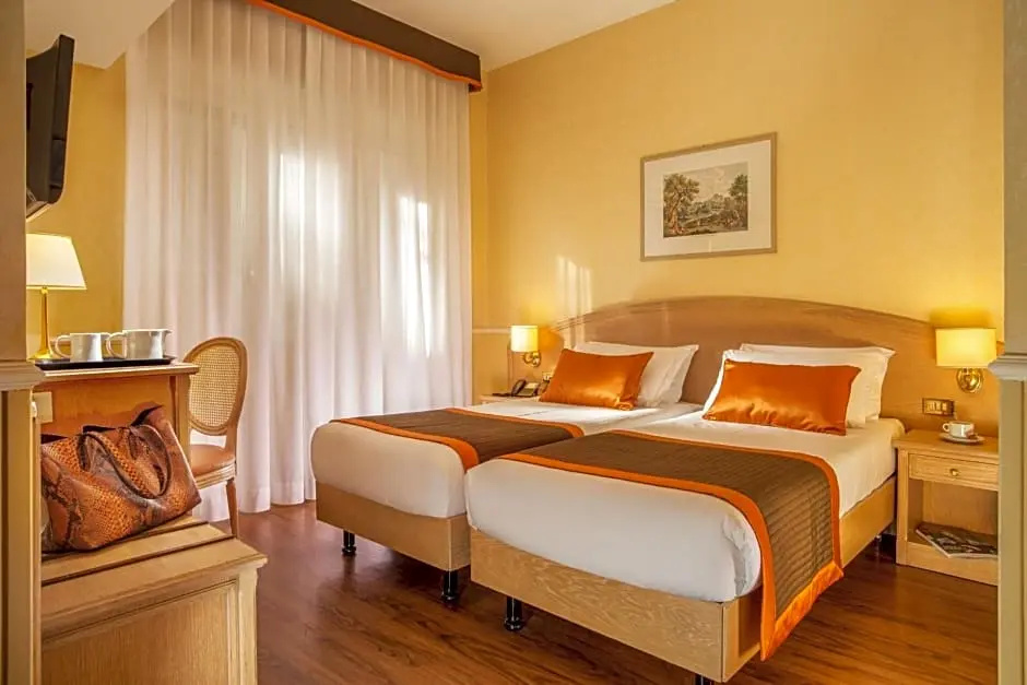 Omnia Deluxe Double room (twin beds)