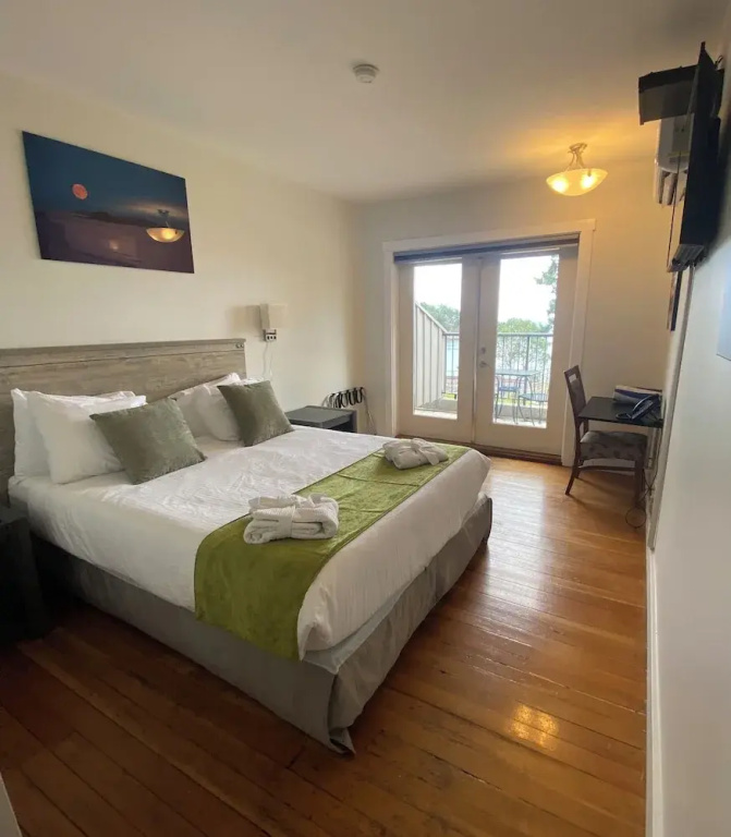 Standard Double room with balcony and with ocean view (full double bed)