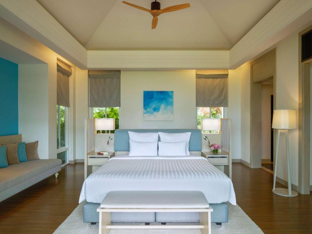 Двухместная Вилла с бассейном с видом на сад двуспальная кровать в Pullman Phuket Panwa Beach Resort
