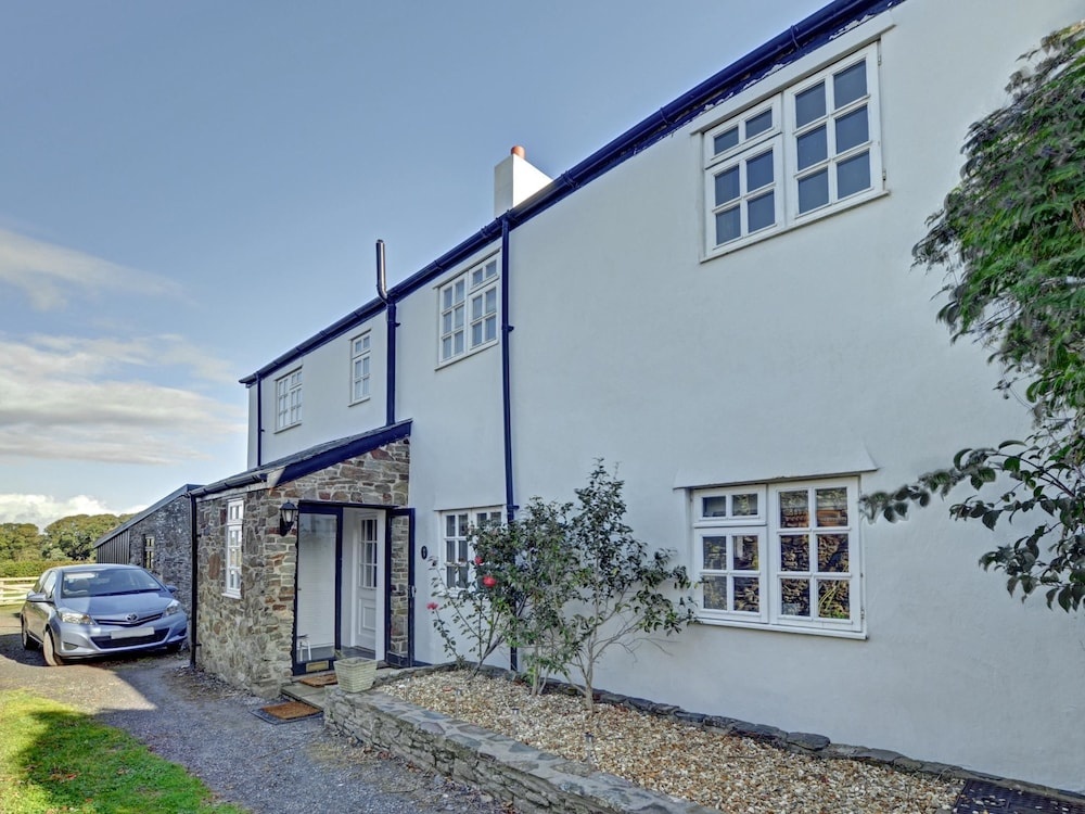Holiday Home with Spacious Garden near Beach in Instow
