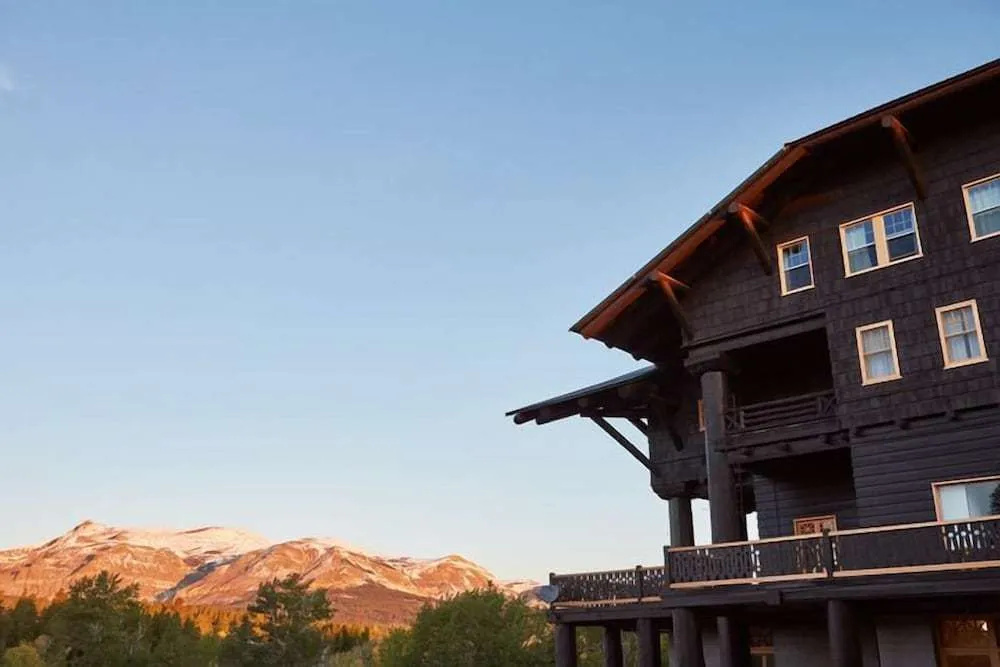 Glacier Park Lodge