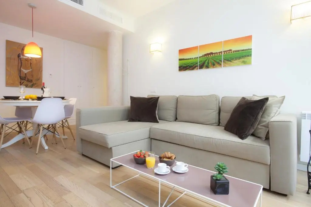 2 Bedrooms Apartment