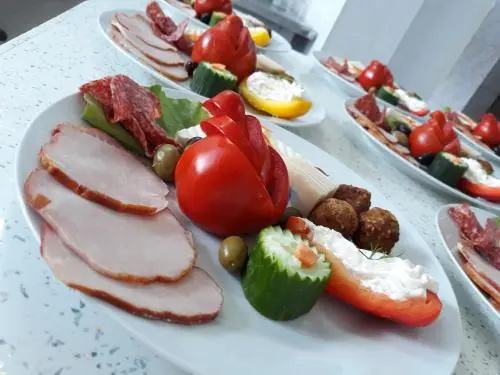 Food & Beverage