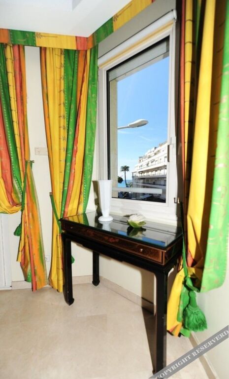 gallery_image_hidden_24