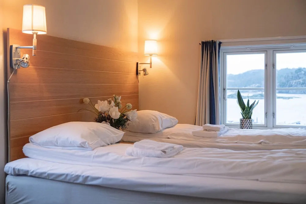 Double Suite with water view twin beds