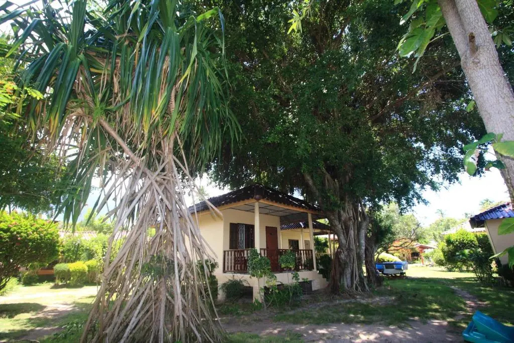 Standard Double room with garden view (full double bed)
