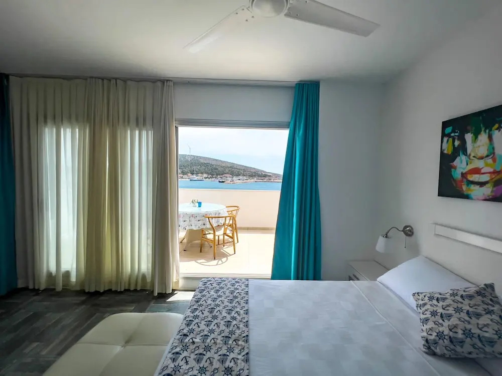Deluxe Double room with balcony and with sea view (full double bed)