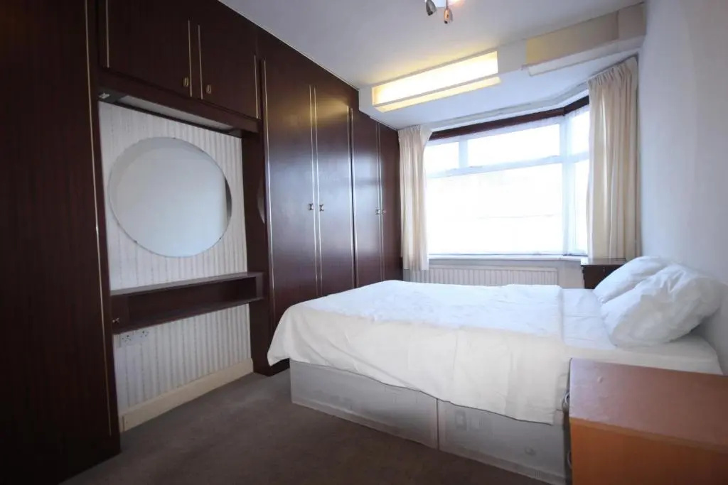 Deluxe Double room (full double bed)