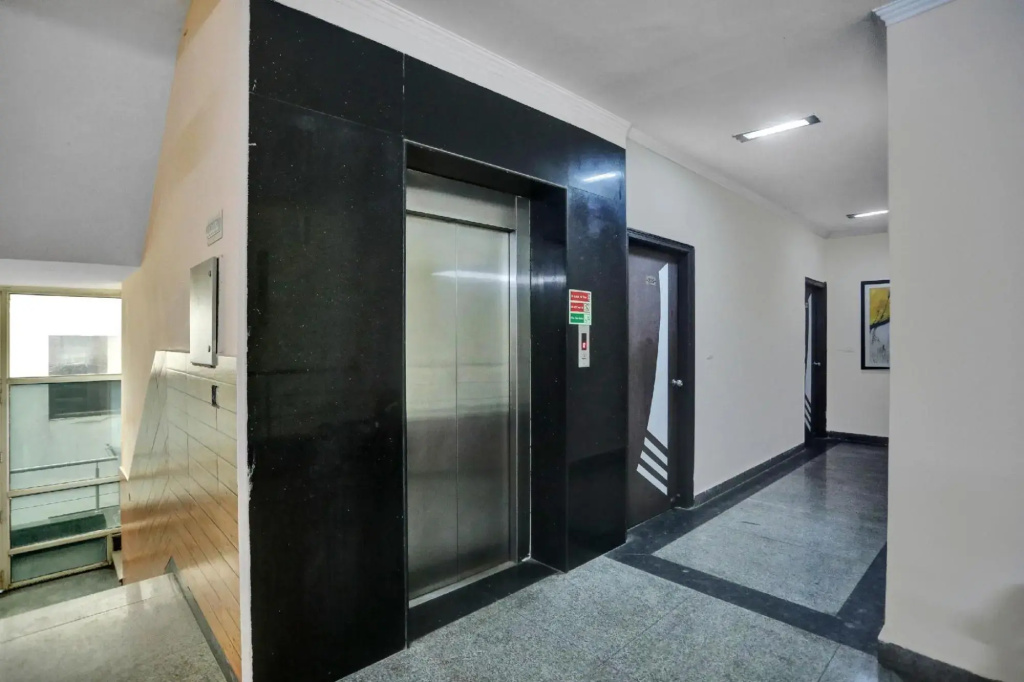 Lobby & Reception