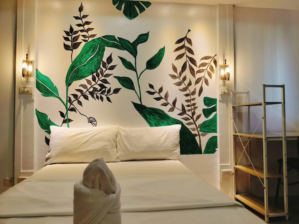 2 Bedrooms Standard Family room with city view