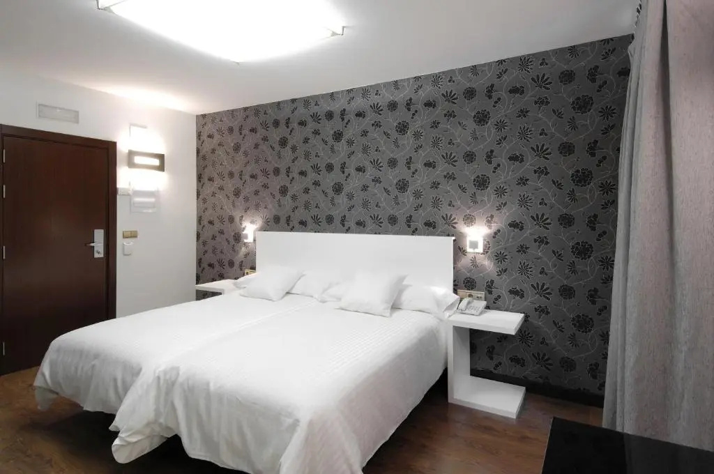 Hotel Cienbalcones - Chambres