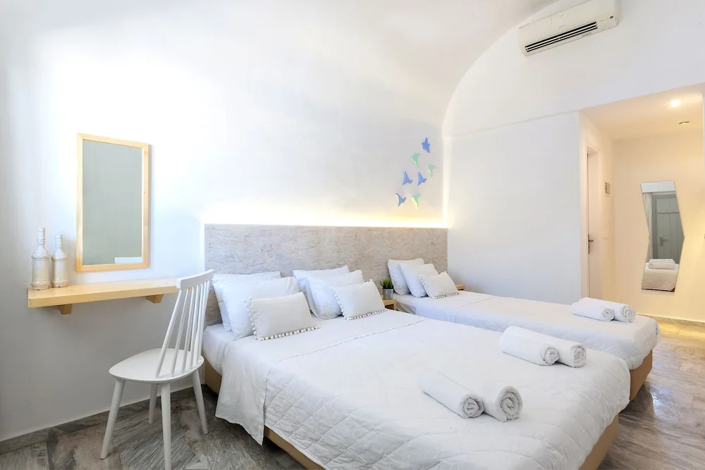 Standard Triple room with balcony