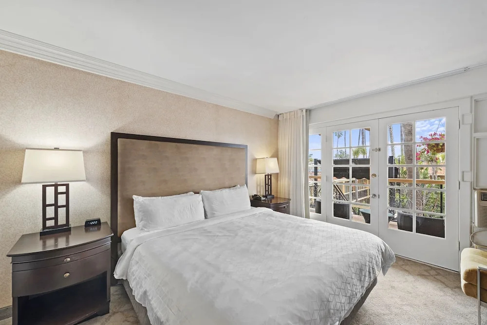 Standard Double Suite (full double bed)