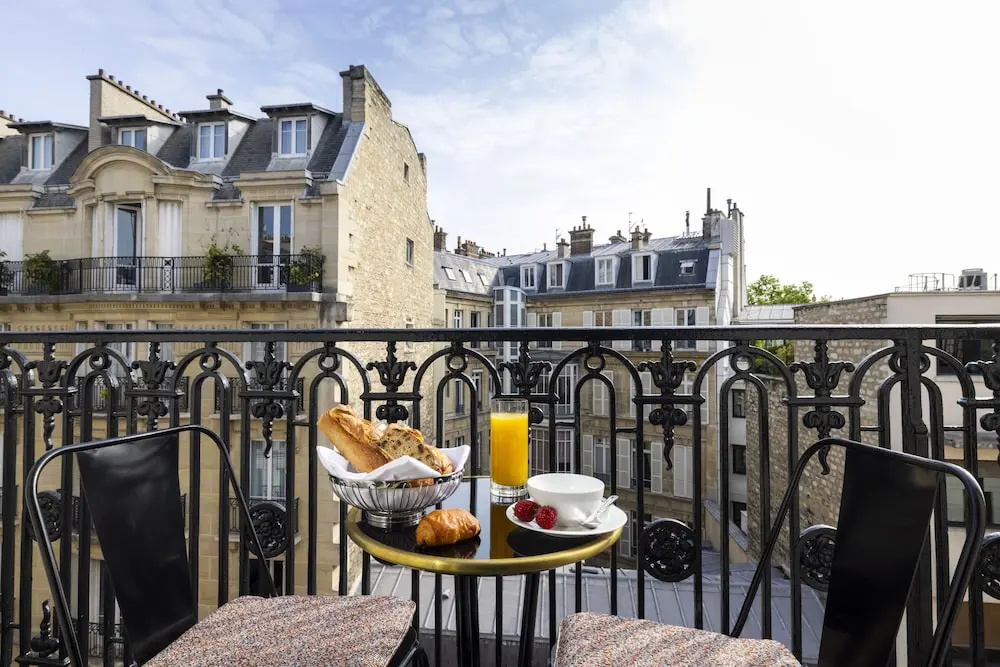 Suite with balcony