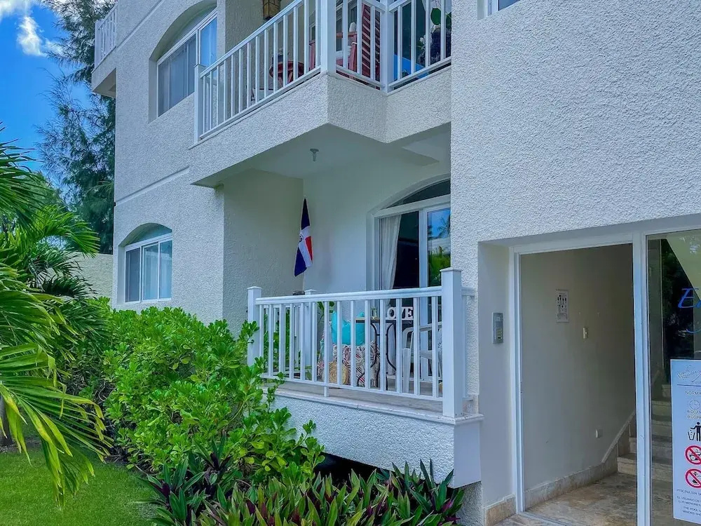 Cute Apartment Only Steps From the Beach