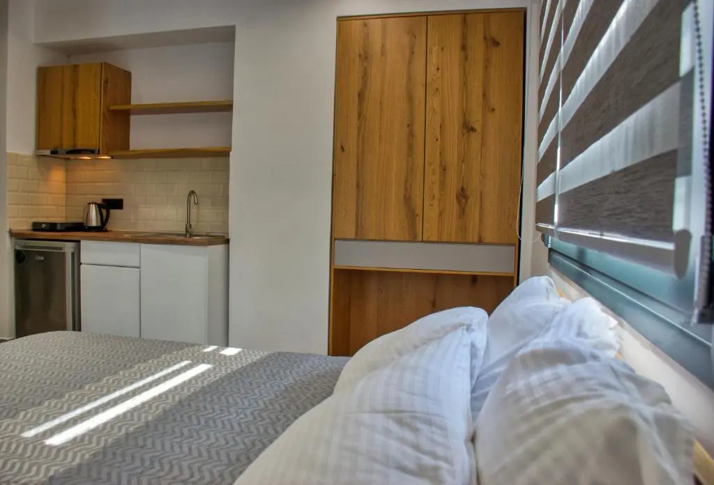 Deluxe Double room with partial sea view (full double bed)