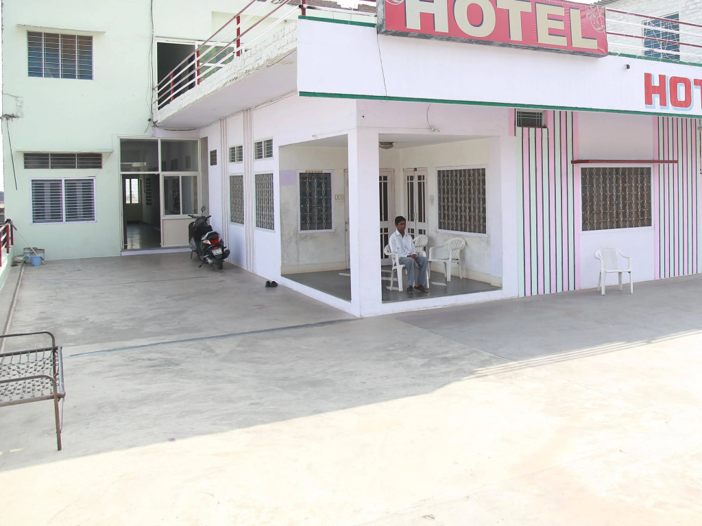 Ram Nivas Hotel