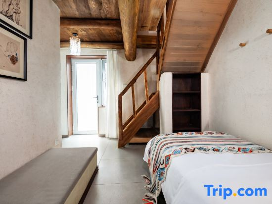 Deluxe Double room (full double bed)