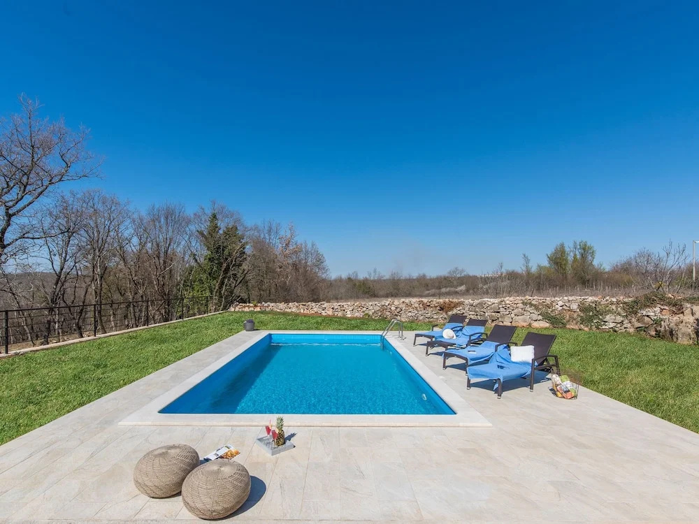 Beautiful Stone House with Large Garden And Private Pool
