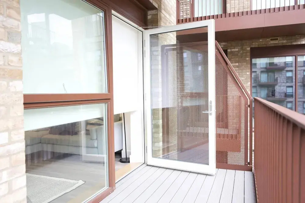 Luxury London Royal Wharf Apartment