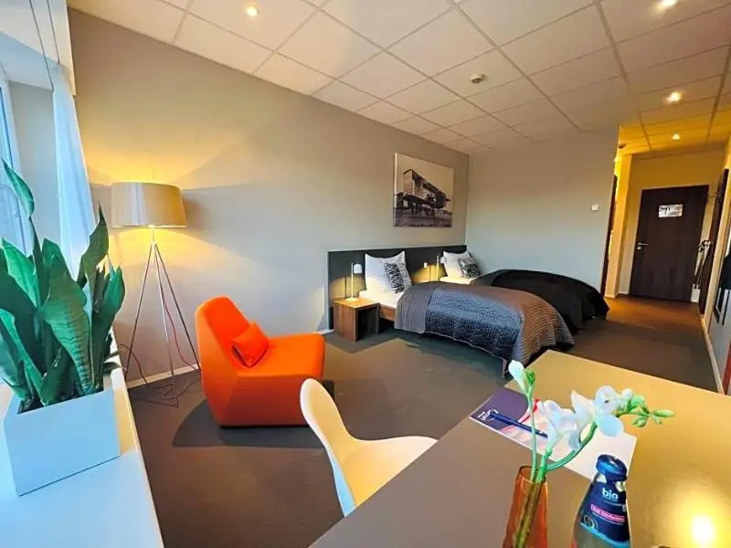 Aircraft Hotel & Events — 2