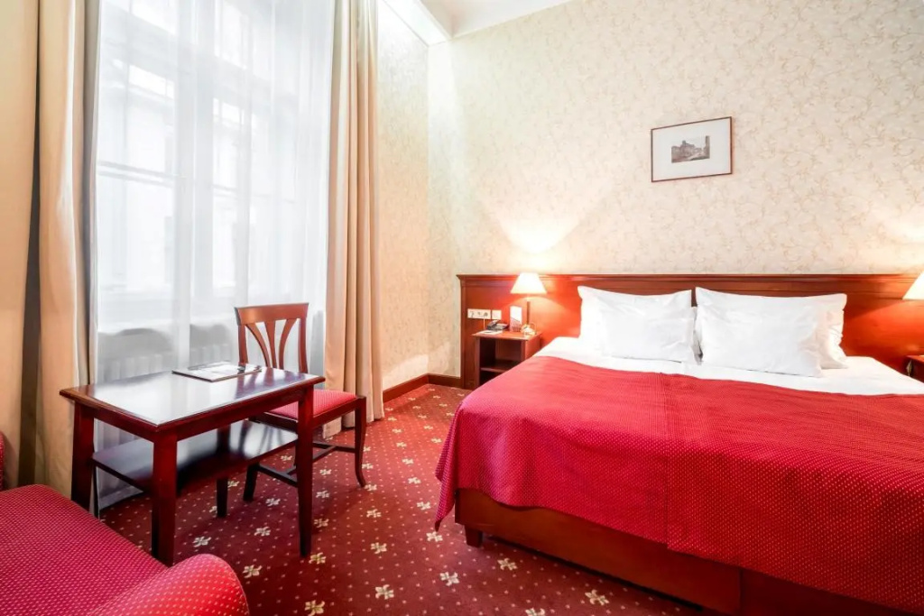 Standard Triple room