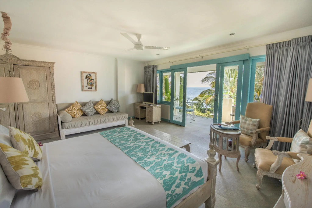 Studio with ocean view