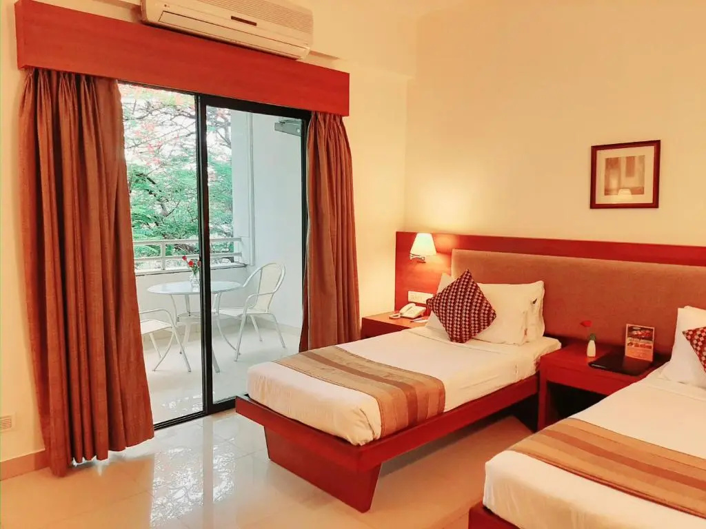 Deluxe Double room with balcony (full double bed)