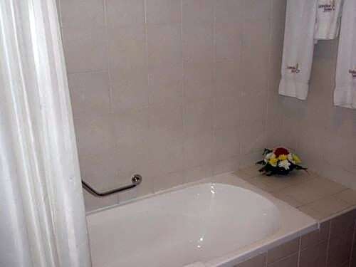 London Suites Hotel