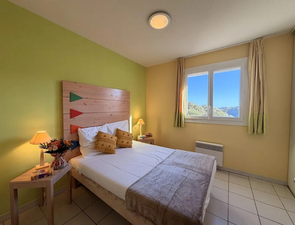 Hillside Mediterranean Stay for 6