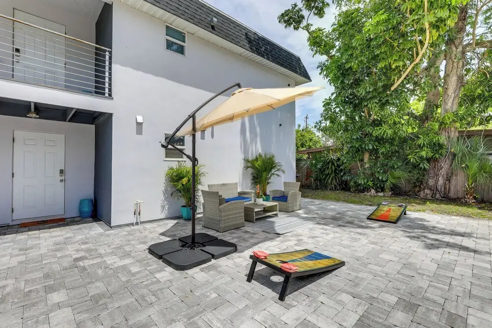 Cozy Sarasota Retreat - 3 Blocks to the Coast!