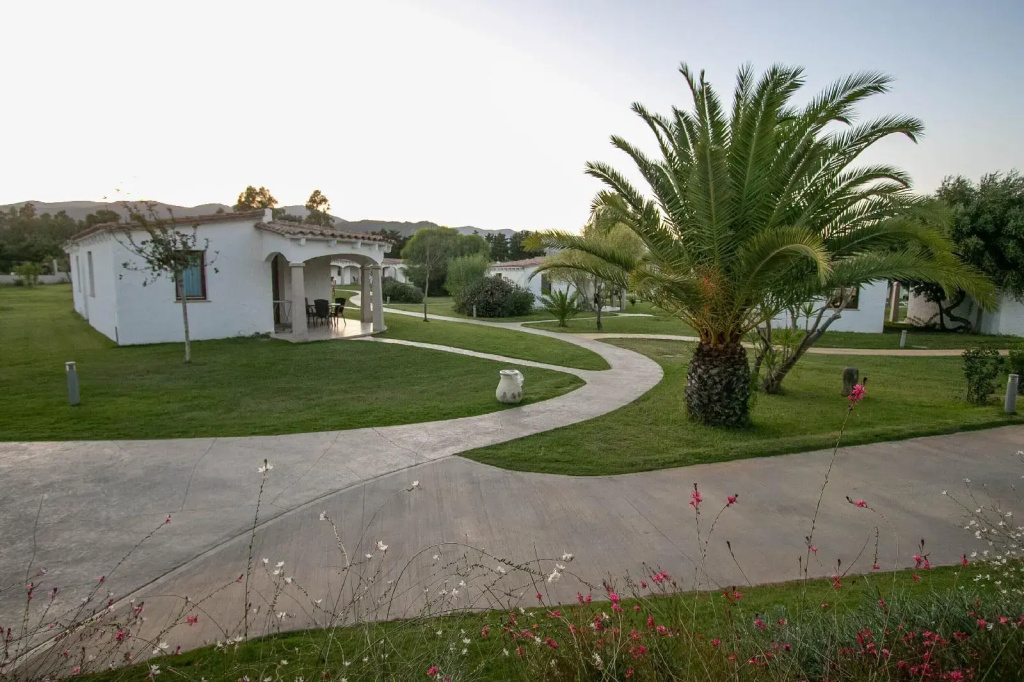 Limone Beach Resort