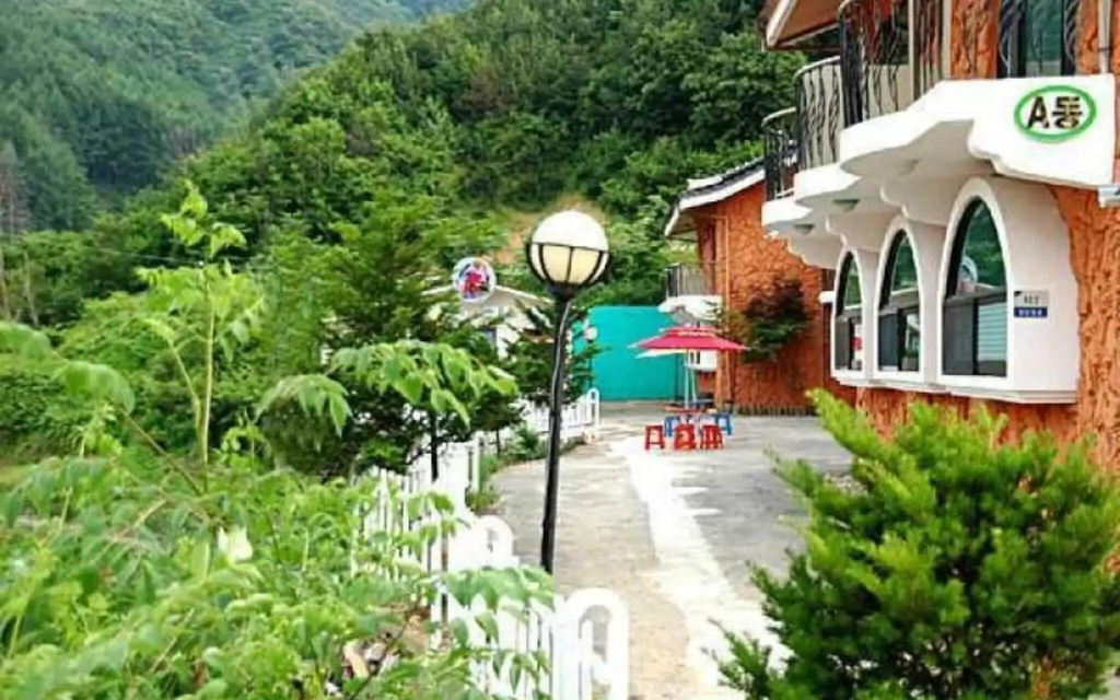 Muju Family House Pension