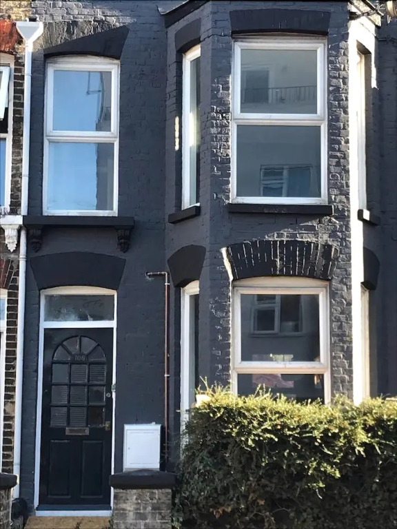 Eclectic Seaside 4 Bedroom Artists Residence