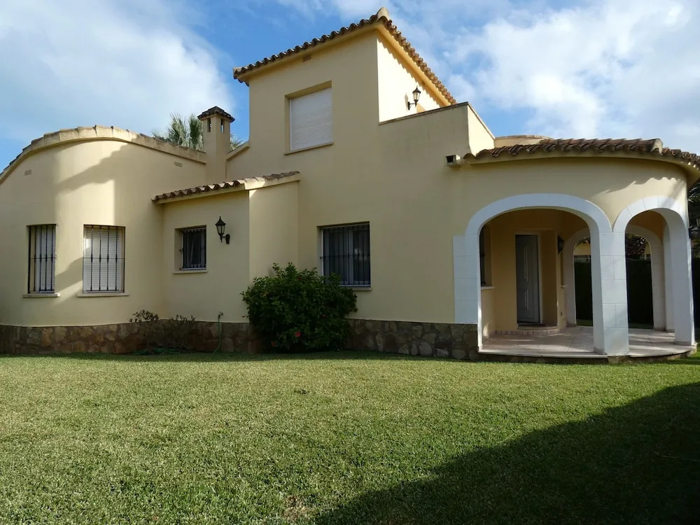 Ch103 in Oliva With 3 Bedrooms and 2 Bathrooms