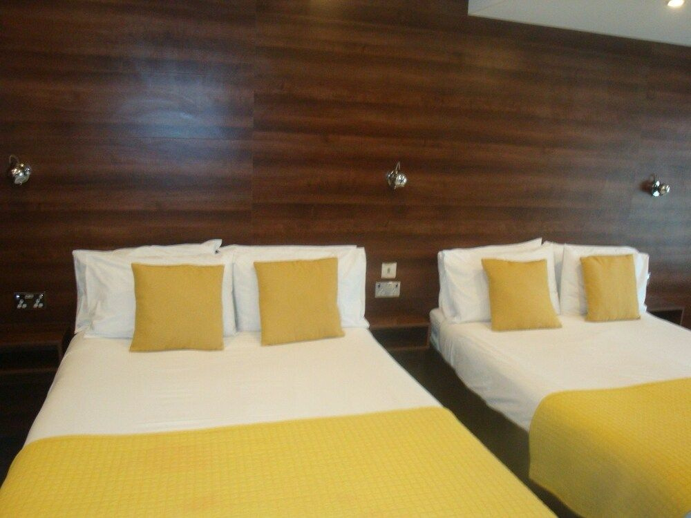 Sandhurst Hotel