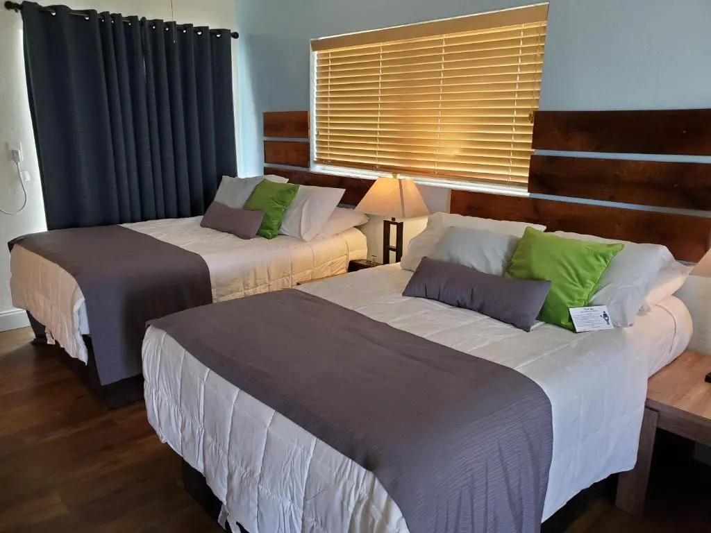 Deluxe Double room (full double bed)