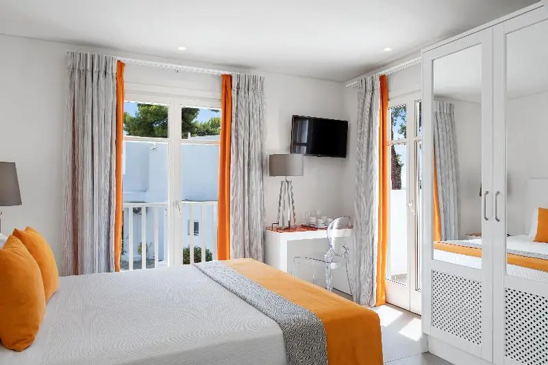 Superior Double room with partial sea view (full double bed)