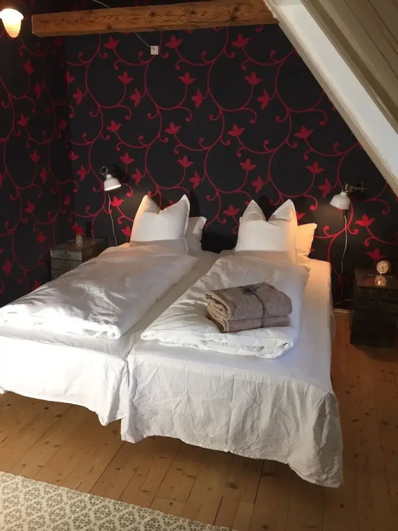 Deluxe Double room (full double bed)