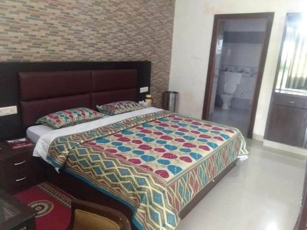 Rahi Pathik Niwas