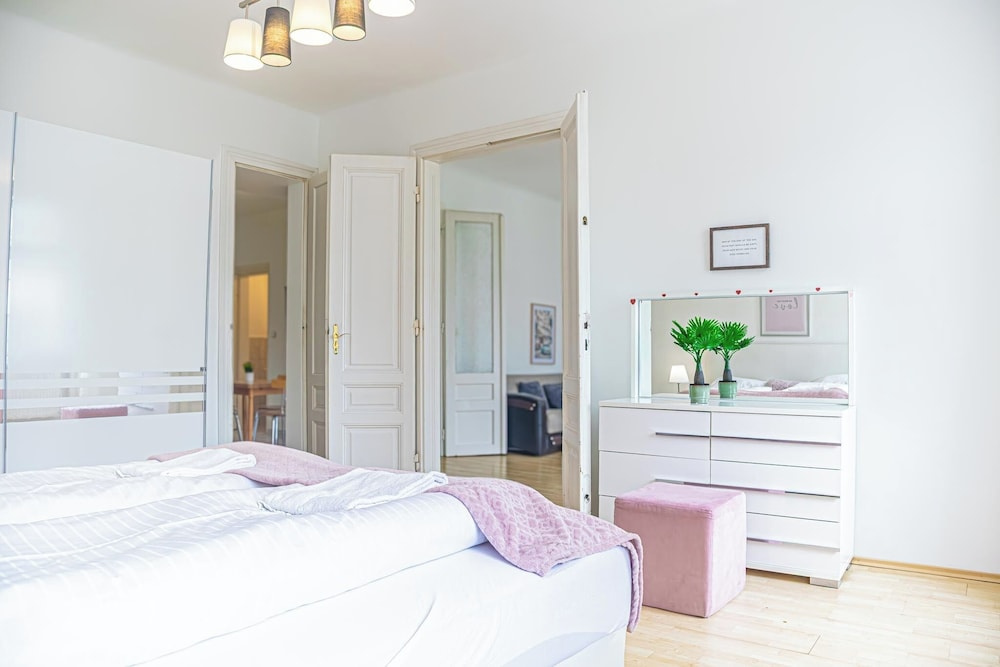 Budget 2BR Long Stay Near Matzleinsdorf