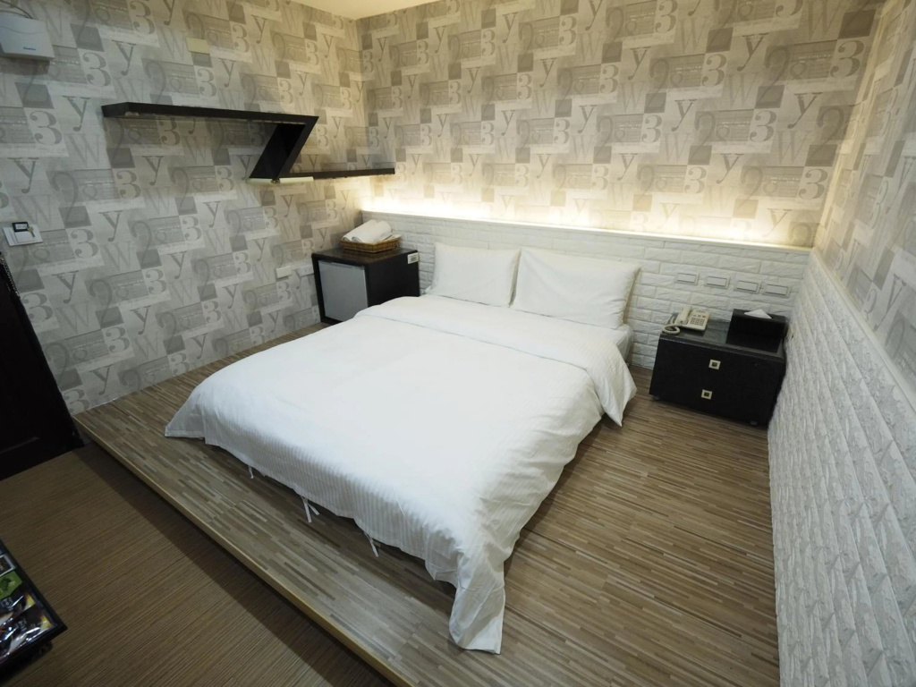 HeYue Hotel — 5