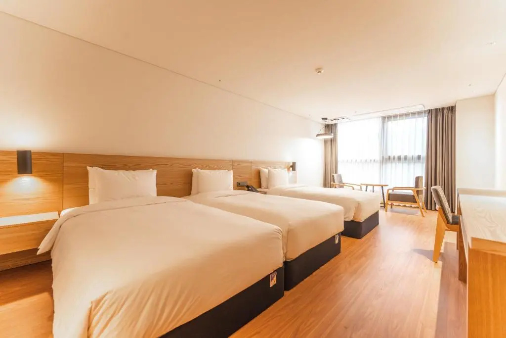 Standard Triple room