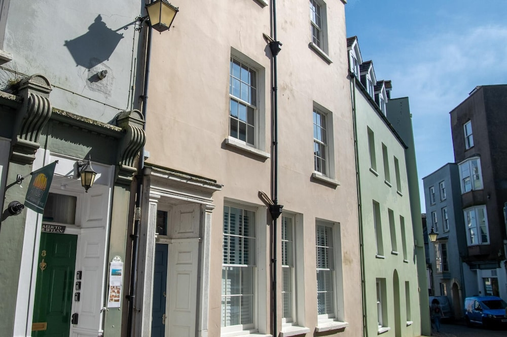 Captains Lookout - 1 Bedroom Apartment - Tenby