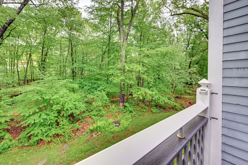 1 Mi to Mohegan Sun: Studio w/ Pool Access