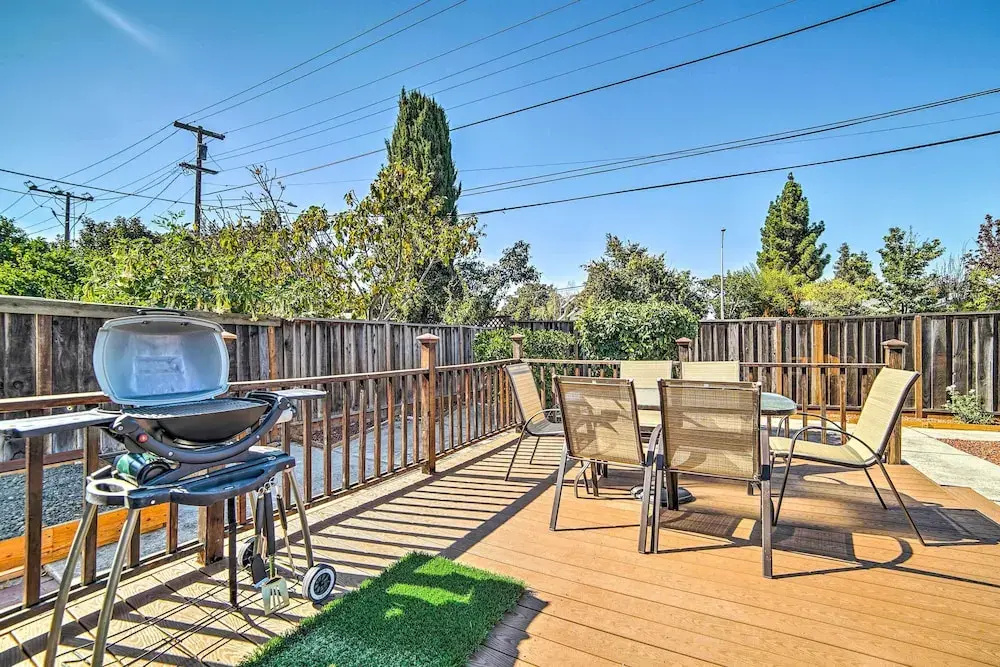 5 Mi to Levis Stadium: Pet-friendly Getaway!